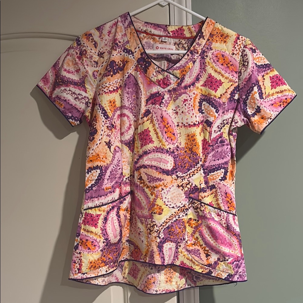 White Cross Women’s XS Like New Paisley Print Scrub Top